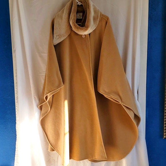 Preston & York Brown Faux Fur Cape Coat - Picture 1 of 4